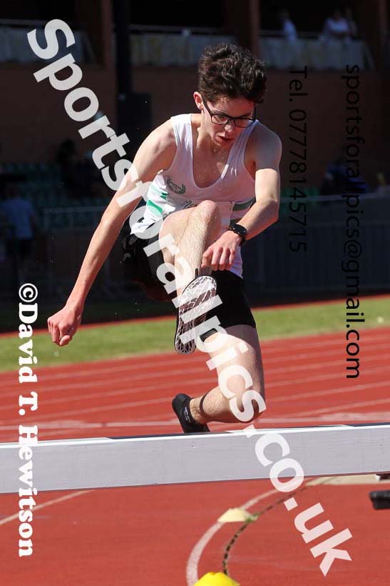 Senior mens and under-20s 3000 metres steeplechase, 2021 Northern Senior and Under-20s Champs., Leigh. Photo: David T. Hewitson/Sports for All Pics